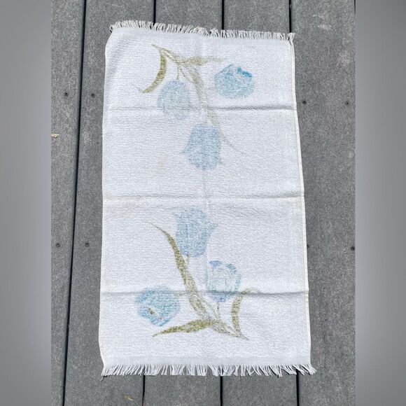Vintage 70's Cannon Hand / Bath/ Kitchen Towel Flowers
Hippie / Boho NWOT - Picture 4 of 5